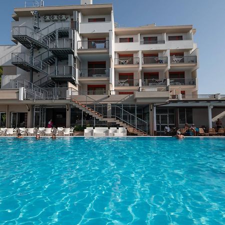 Hotel Club La Villa Martinsicuro Esterno foto