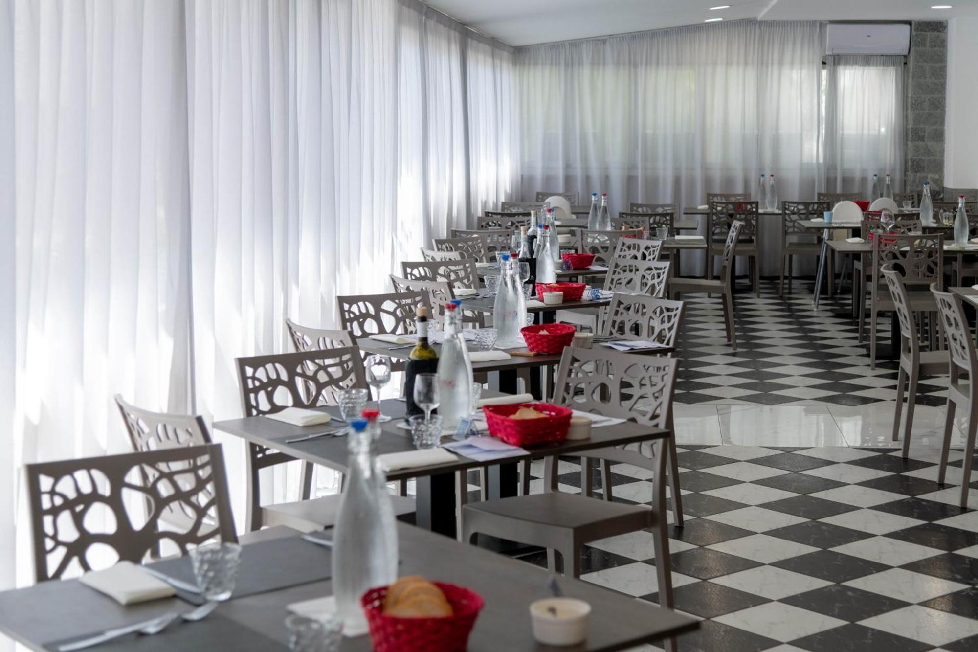 Hotel Club La Villa Martinsicuro Esterno foto
